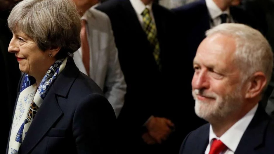 Μέι και Κόρμπιν διασταυρώνουν τα ξίφη τους για τη συμφωνία του Brexit